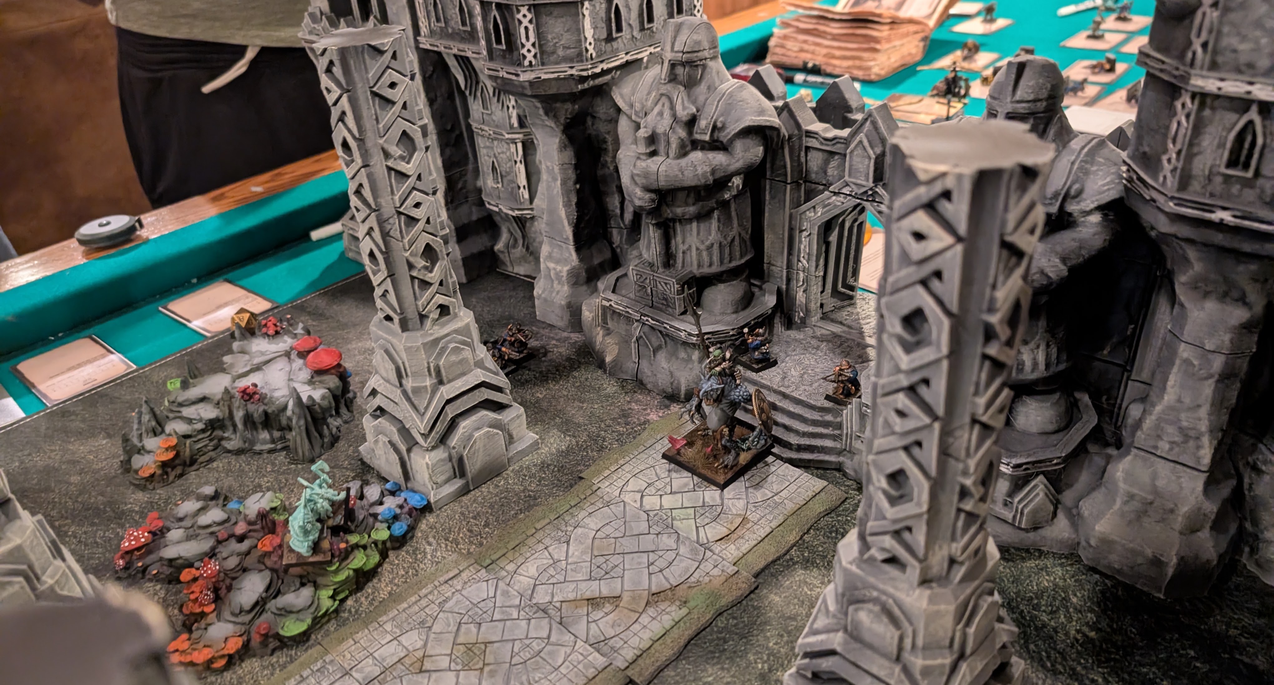 The mighty dwarven gates of clan Dongliz